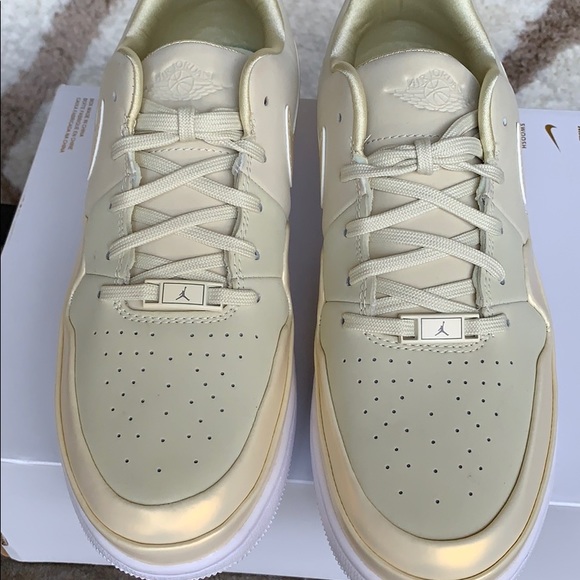 NIKE W AJ 1 JESTER XX LOW LACED SE FOSSIL-WHITE - Picture 9 of 16